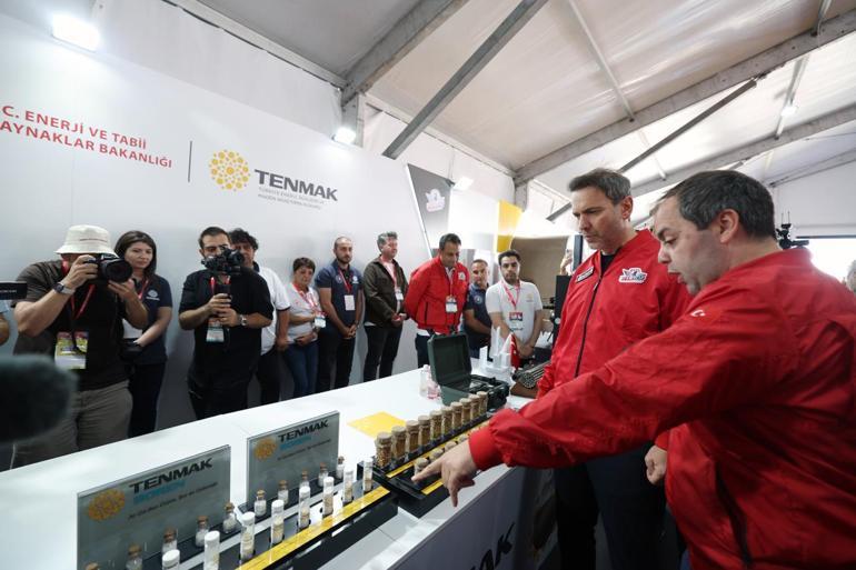 Bakan Bayraktar TEKNOFEST gençliğiyle buluştu: Geleceğimiz için ümitsiniz