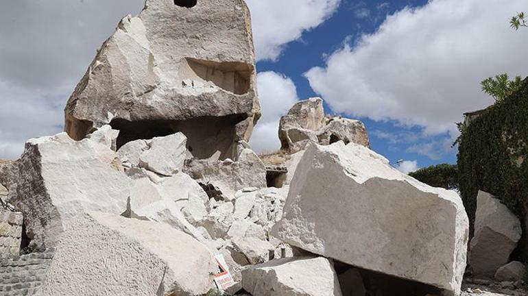 Nevşehir Kapadokyada bir peribacası çöktü