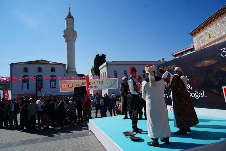 Samsunda ahi haftası kutlamalarına yılın ahisi 55 yılık demir döküm ustası oldu