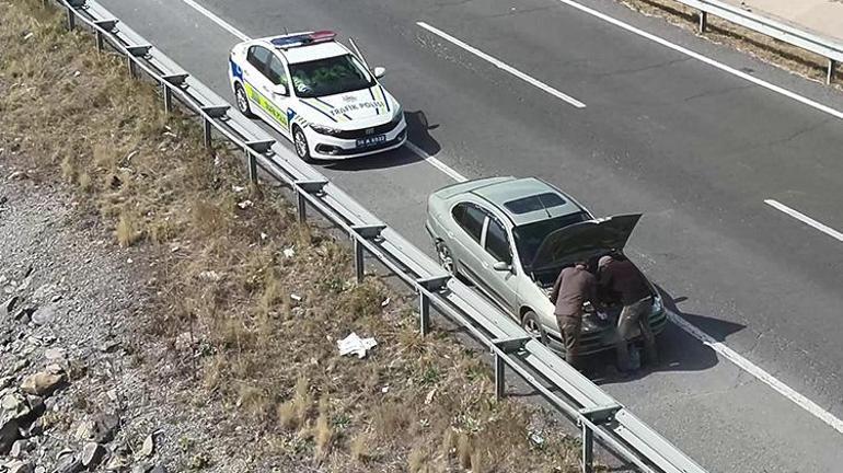 Karsta polislerin denetim yaptığını gören sürücü aracını emniyet şeridinde durdurdu Gerçek sebebi kısa sürede anlaşıldı