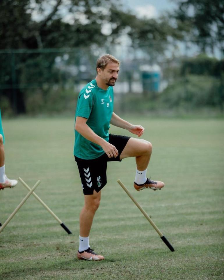 Sakaryasporda Caner Erkin tokat attı, yönetim cezasını anında kesti