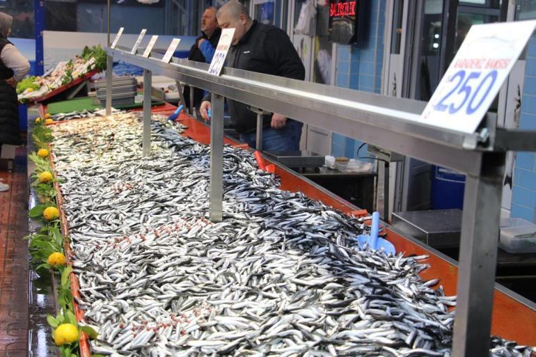 Karadeniz fırtınası balık tezgahlarını vurdu Fiyatlar yüzde 25 birden arttı