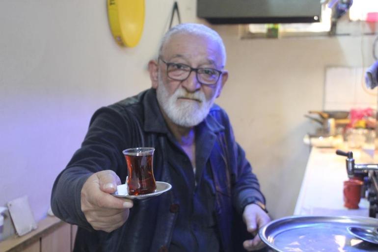 Kazada bacağını kaybetti, 50 yıllık mesleğini bırakmadı
