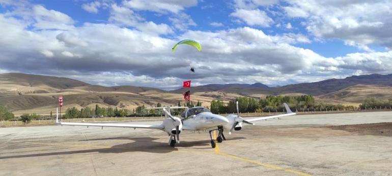 Miras yeniden hayat buldu Türkiyenin ilk ilçe havaalanına 84 yıl sonra uçak indi
