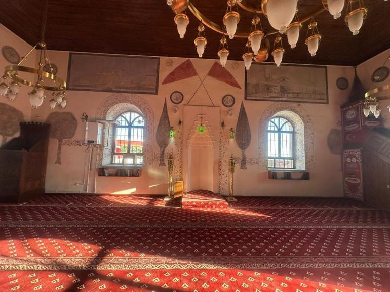 Eskişehirde skandal görüntü 139 yıllık camiye kombi taktılar