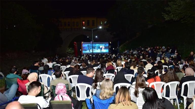 Bursa sinema günleri başladı: Tarihi mekânlarda film keyfi bir ay devam edecek