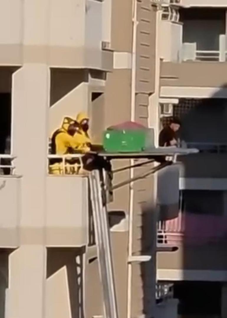 Adanada tüm mahalleyi sardı Komşuları ihbar edince korkunç gerçek ortaya çıktı