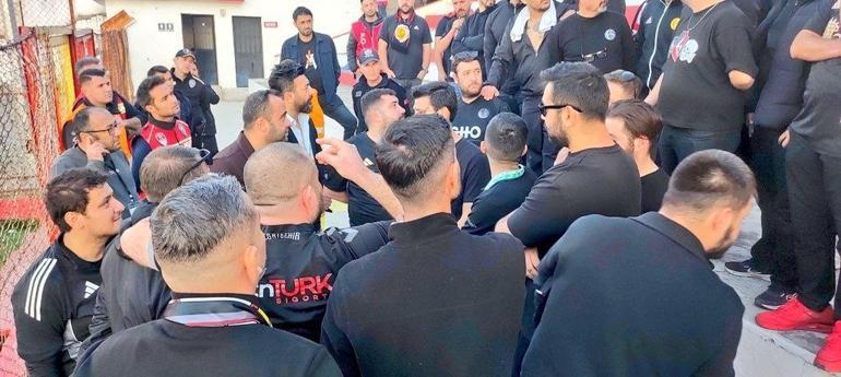 Eskişehirsporda isyan başladı: Taraftar tribüne çağırdı, yönetim karıştı
