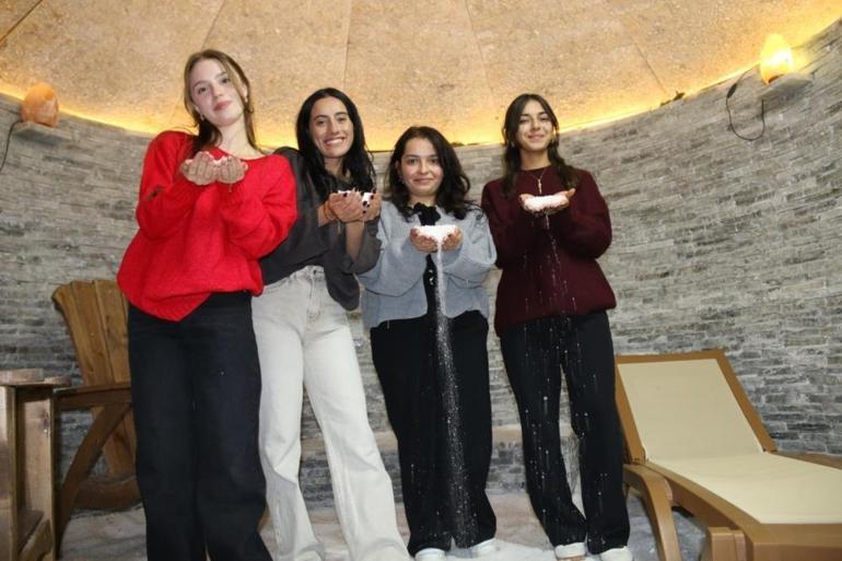 Issızlığın ortasında bir vaha gibi Buraya giden şifa bulup dönüyor