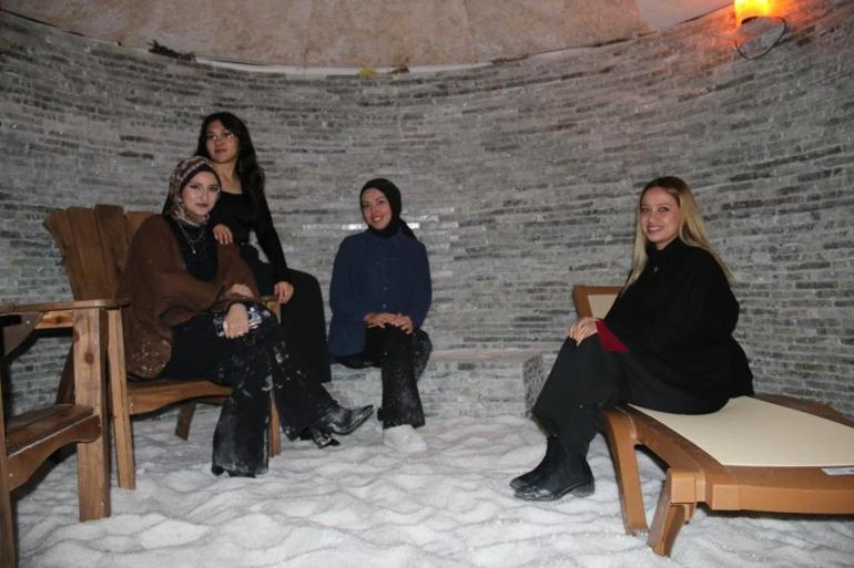 Issızlığın ortasında bir vaha gibi Buraya giden şifa bulup dönüyor