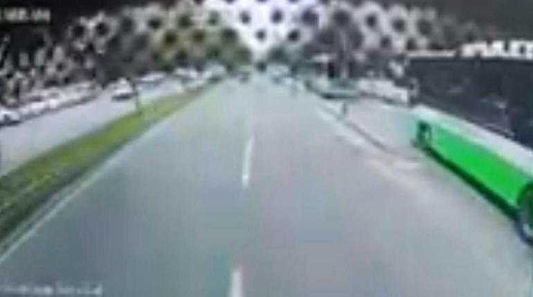Otobüs şoförünün refleksi faciayı önledi