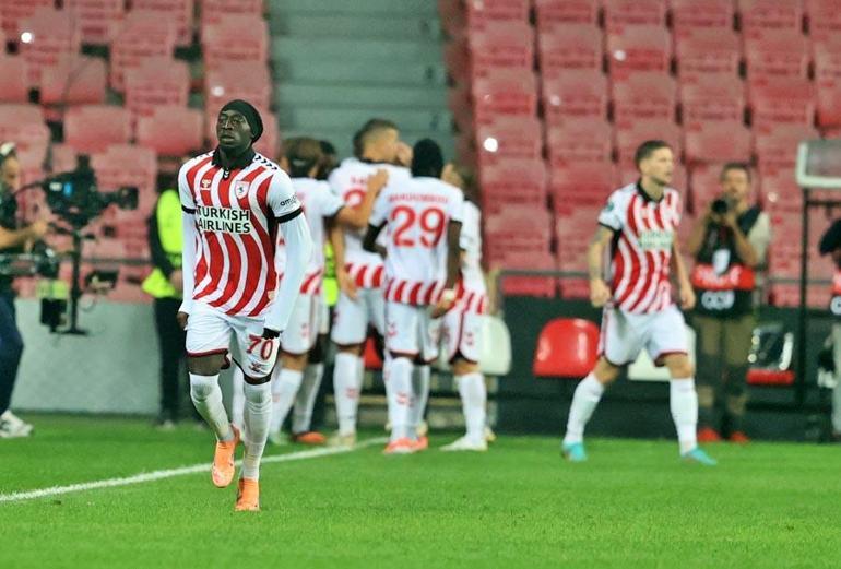 Samsunspor Dinamo Kiev maçında 3 puan 3 golle geldi