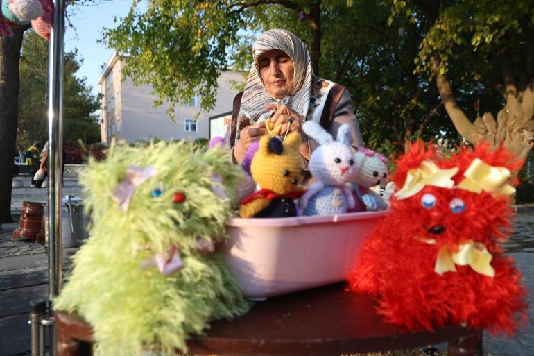 Deprem korkusu ve kanser hastalığını, amigurumi yaparak unutmaya çalışıyor
