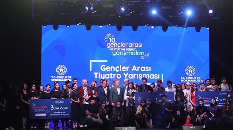 Genç oyuncular Aspendos Antik Tiyatrosunda sahne aldı