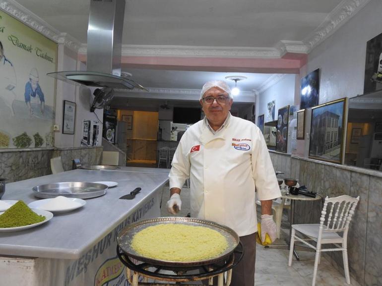 Bu tatlı sadece buraya özgü Görenler kilo kilo almak istiyor, fiyatı her cebe uygun