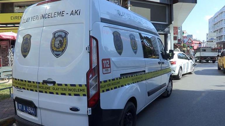 Antalyada kuyumcuyu soyan hırsızların planı tuttu 4 kilo altını çalıp kayıplara karıştılar