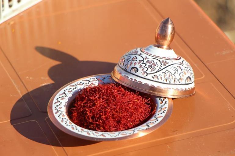 Dünyanın en pahalı baharatı Saksıda bile yetişiyor, 1 gramı 500 TL