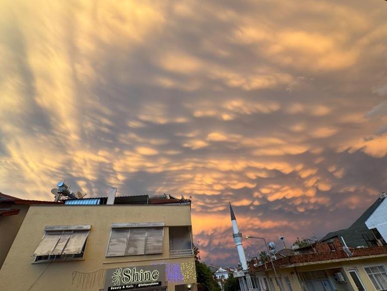 Muğla Fethiyede sağanağın ardından gökyüzünde Mammatus Bulutları görüldü