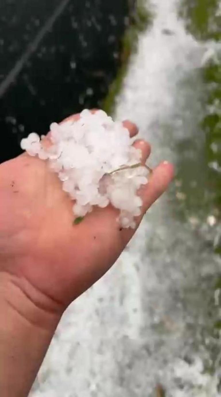 Turizm cenneti 15 dakikada kışı yaşadı, sahil beyaza büründü