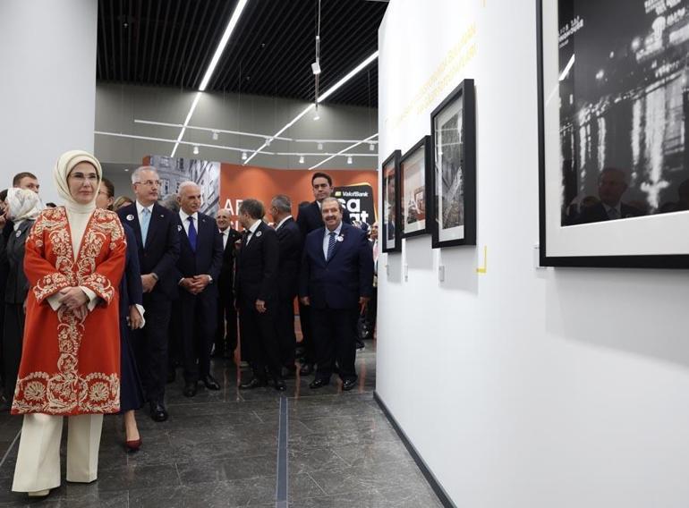 Emine Erdoğan, Vakıfbank Sanat Galerisinin açılışına katıldı