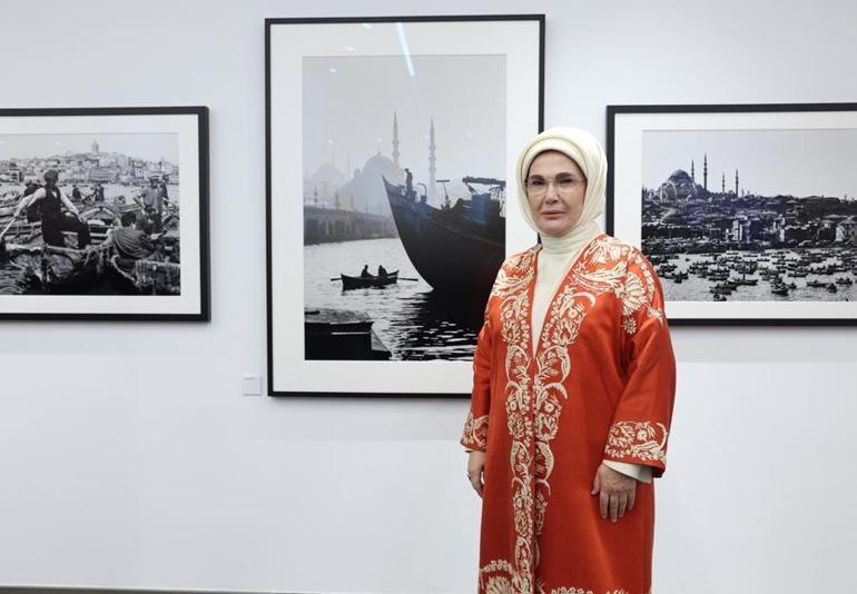 Emine Erdoğan, Vakıfbank Sanat Galerisinin açılışına katıldı