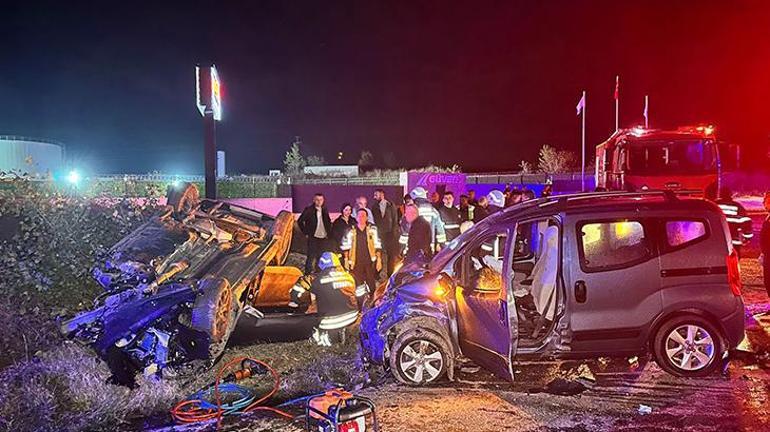 Edirnede 2 TIR ve 3 otomobilin karıştığı zincirleme kaza Yol kan gölüne döndü
