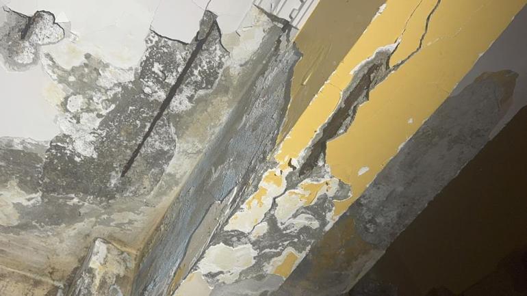 Kocaelide facia ucuz atlatıldı Bir binanın kolonları çatladı, aileler korkuyla evi tahliye etti
