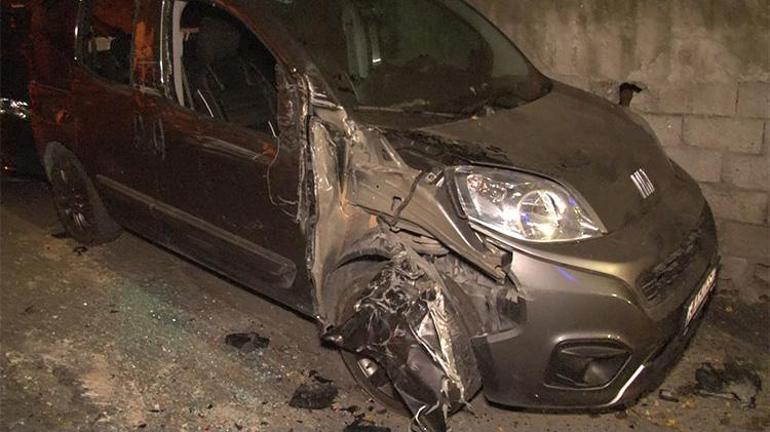 Eyüpsultanda sokağa dalan vinç dehşet saçtı Çok ciddi şekilde hasar var