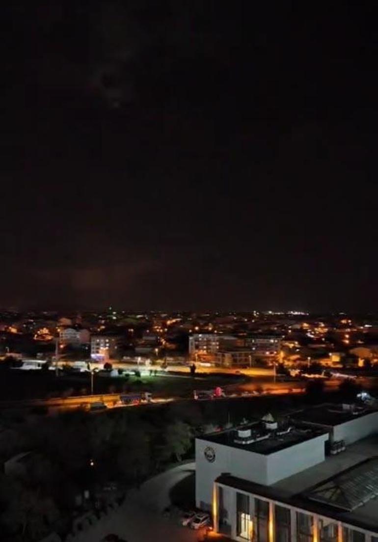 Bursa Karacabeyde şimşekler geceyi gündüze çevirdi