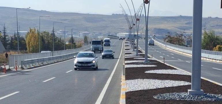 Vanda trafiğe nefes aldıracak proje Bugün resmen trafiğe açıldı
