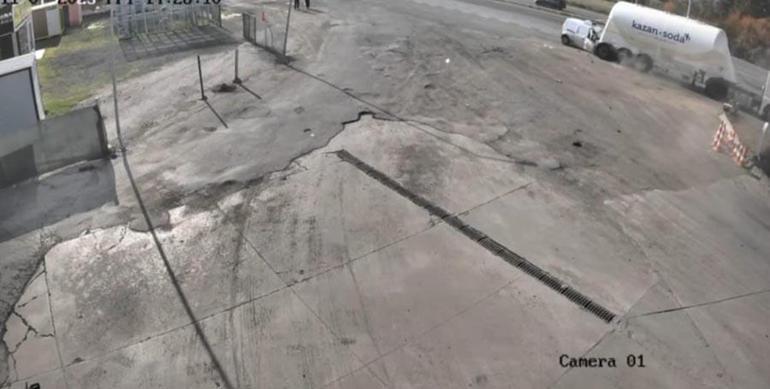 Ankarada korkunç kaza Otomobil tır çekicisine çarptı, 3 kişilik aile hayatını kaybetti