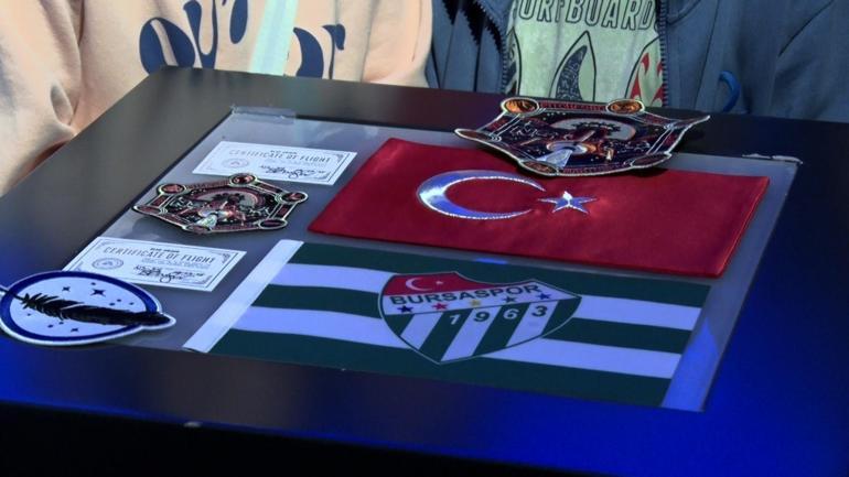 Bursaspor bayrağı uzayda Türkiyenin 3üncü uzay yolcusu Gökhan Erdem bayrağı GUHEMe teslim etti