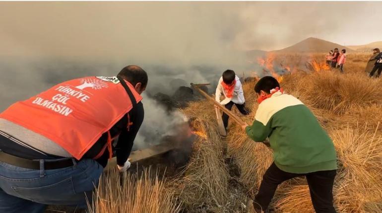 Yüksekova kuş cenneti alevlere teslim: Yangın kontrol altına alınamıyor