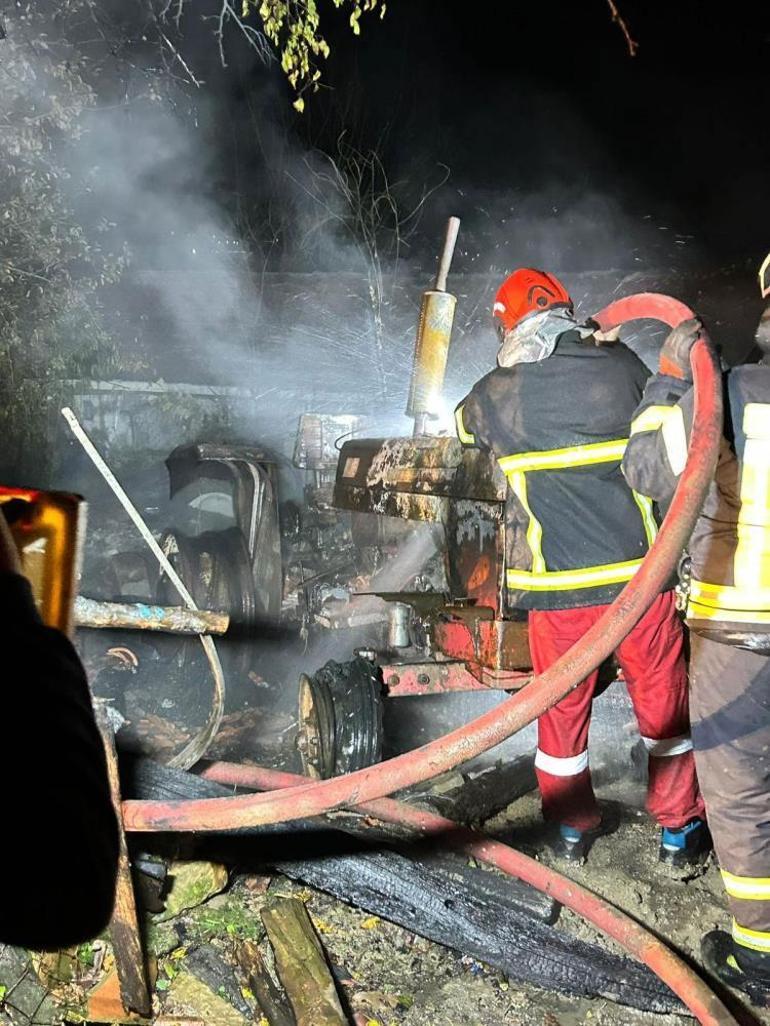 Meteoroloji uyarmıştı Bartında yıldırım düştü: 2 araç yandı