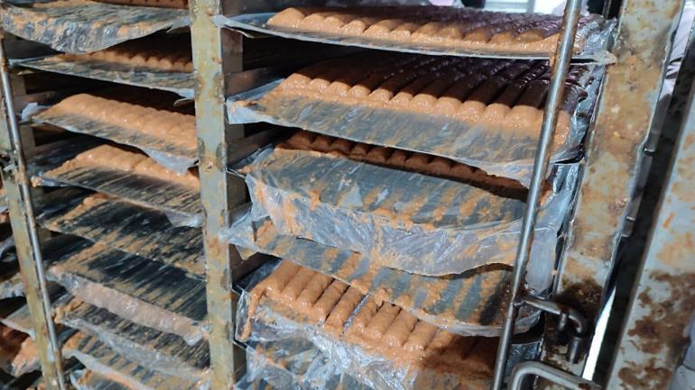 Taklit ve tağşiş ürünlerden köfte ürettiler Vatandaşa yedirecekken suçüstü yakalandılar