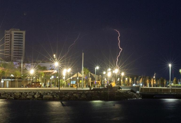 Hatay İskenderunda şimşekli gece