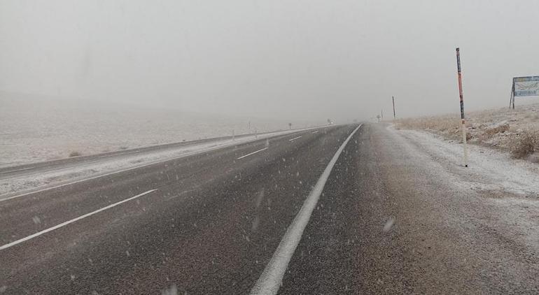 Sivas Gürün’de kar yağışı etkili oldu, görüş mesafesi yer yer 50 metreye düştü