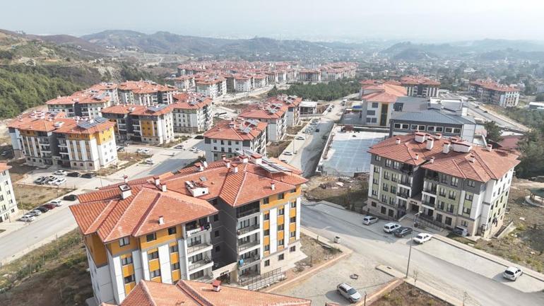 Binlerce deprem konutunun teslimi yapıldı Kira fiyatları düşmeye başladı