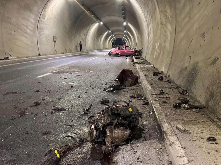 Zonguldak’ta feci kaza: Aracın motoru metrelerce ileri savruldu, hız kadranı 200’de takılı kaldı