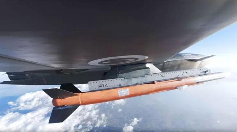 Türkiyenin gururu Bayraktar KIZILELMAdan gövde gösterisi Dünyada bir ilk...