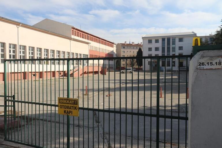 Bir zehirlenme vakası da Eskişehirden Lise öğrencisi apar topar hastaneye kaldırıldı