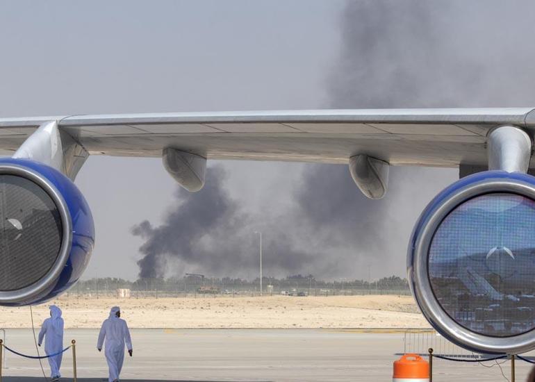 Dubai Airshow 2025te Hindistana ait savaş uçağı düştü