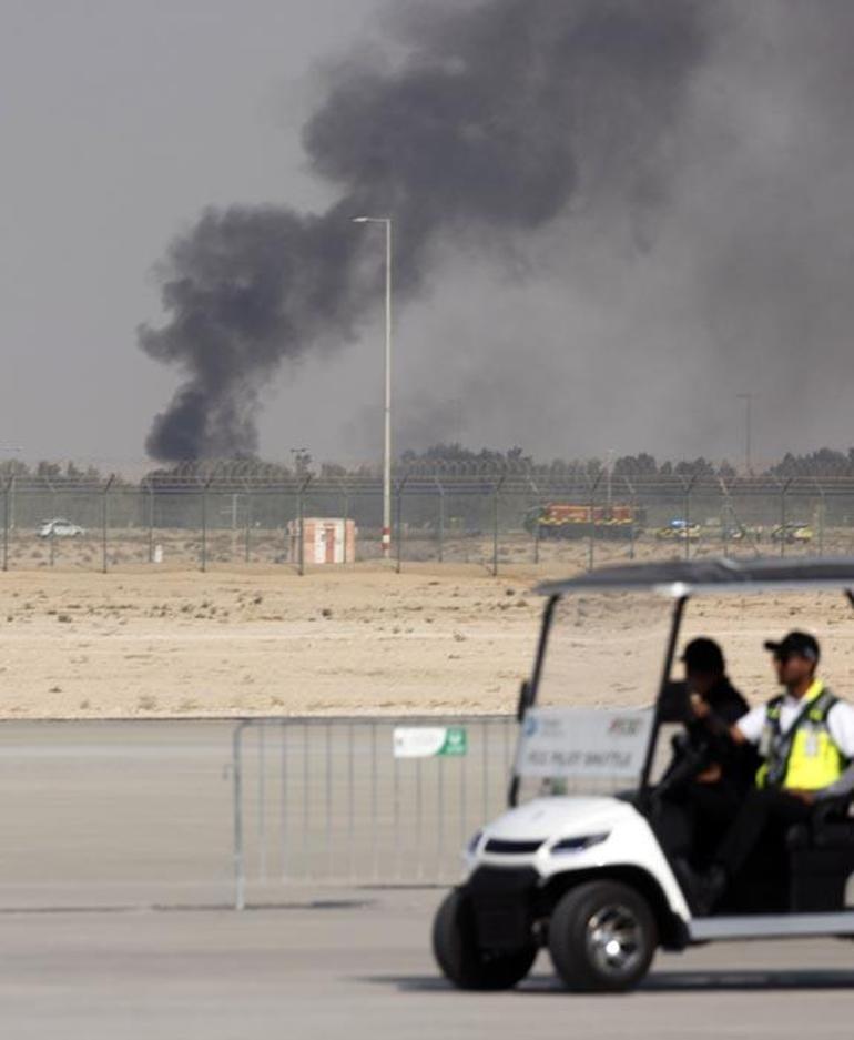 Dubai Airshow 2025te Hindistana ait savaş uçağı düştü