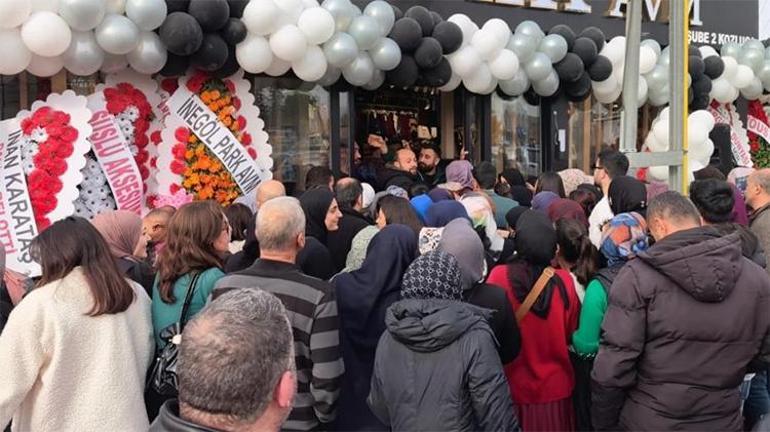 Bursada 10 liraya ayakkabı, çanta, kıyafet satıldığını duyan oraya koştu