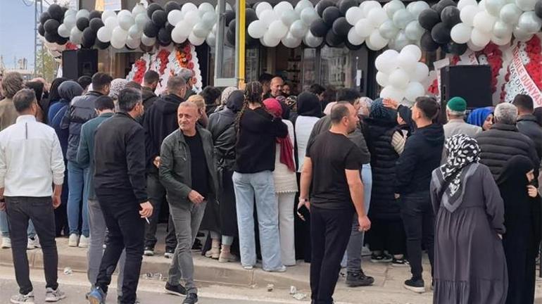 Bursada 10 liraya ayakkabı, çanta, kıyafet satıldığını duyan oraya koştu