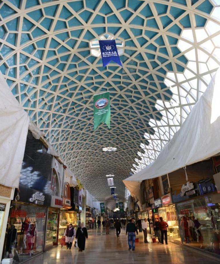 Belediyenin yıkım listesinde tarım arazilerine kurulan ve büyüklüğü 15 bin metrekareye ulaşan yapılar da yer aldı.