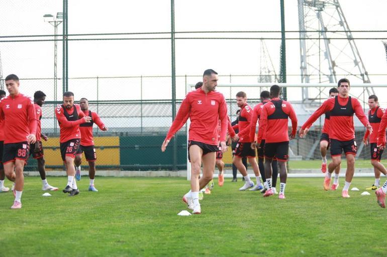 Sivassporda Mehmet Altıparmak kestirip attı: Çok da önemli değil