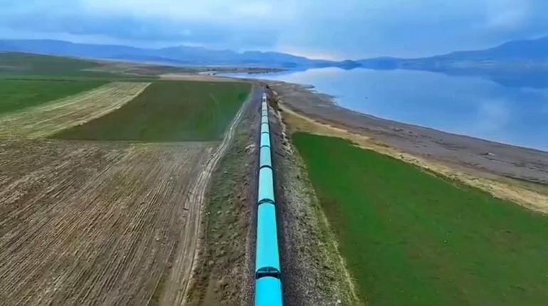 Erçek Gölü kıyısında kartpostallık görüntüler