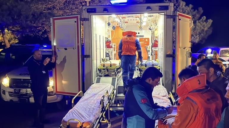 Kocaeli açıklarında 2 gemide yangın; 25 mürettebat kurtarıldı