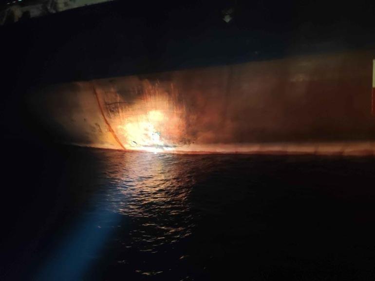 Kocaeli açıklarında 2 gemide yangın; 25 mürettebat kurtarıldı